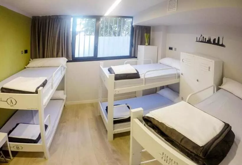 هاستل Room018bcn