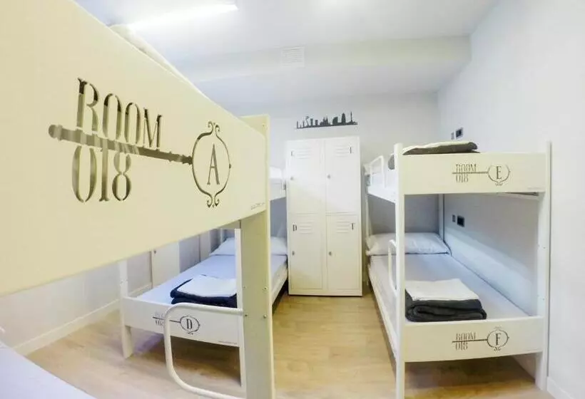 هاستل Room018bcn