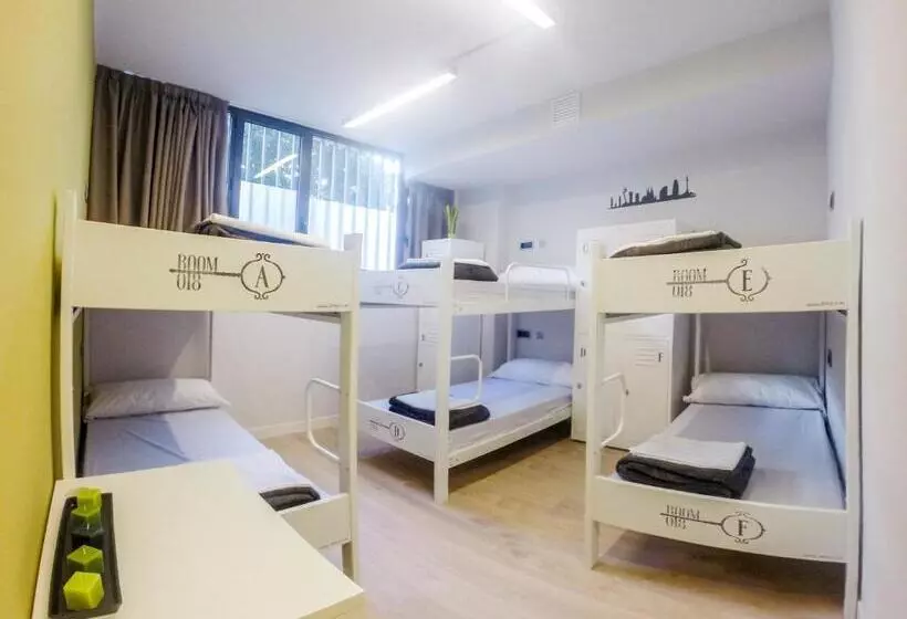 هاستل Room018bcn