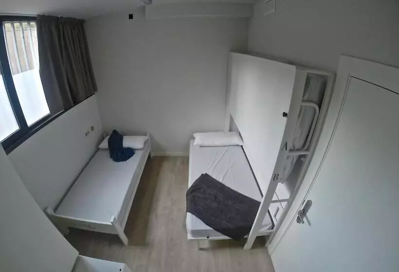 هاستل Room018bcn