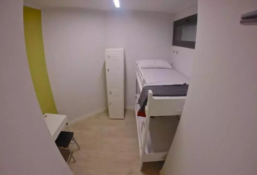 هاستل Room018bcn