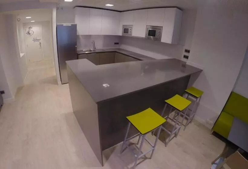 هاستل Room018bcn