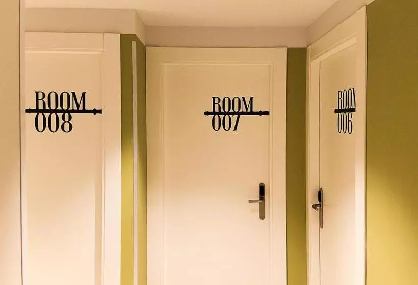 هاستل Room018bcn