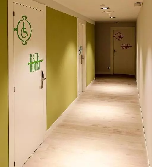 هاستل Room018bcn