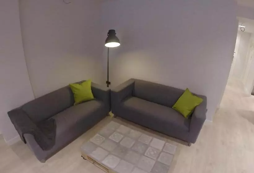 هاستل Room018bcn