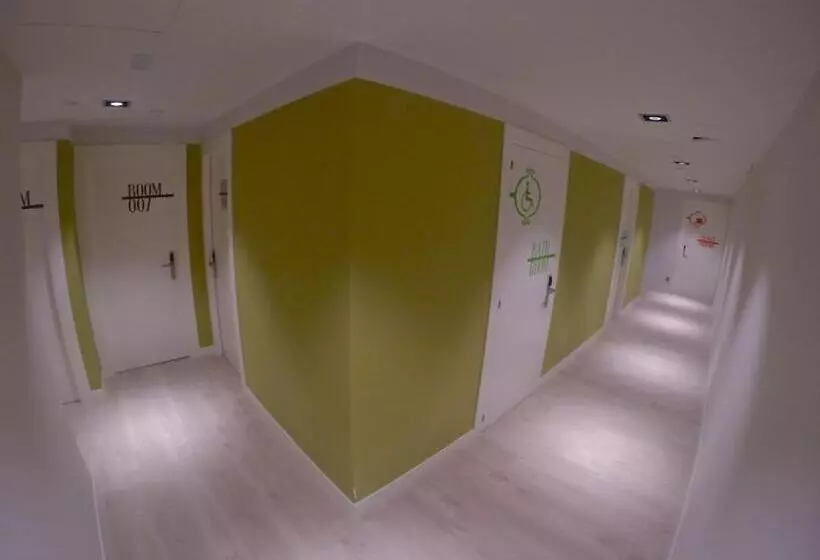 هاستل Room018bcn