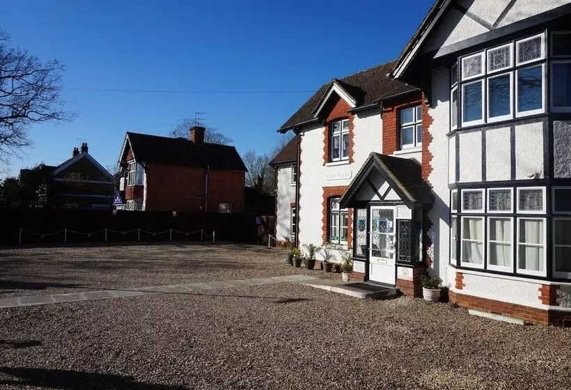 ベッドアンドブレックファースト Villa Verde Gatwick