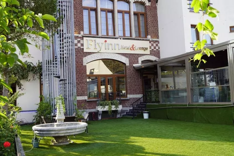Fly Inn Hotel Lounge
