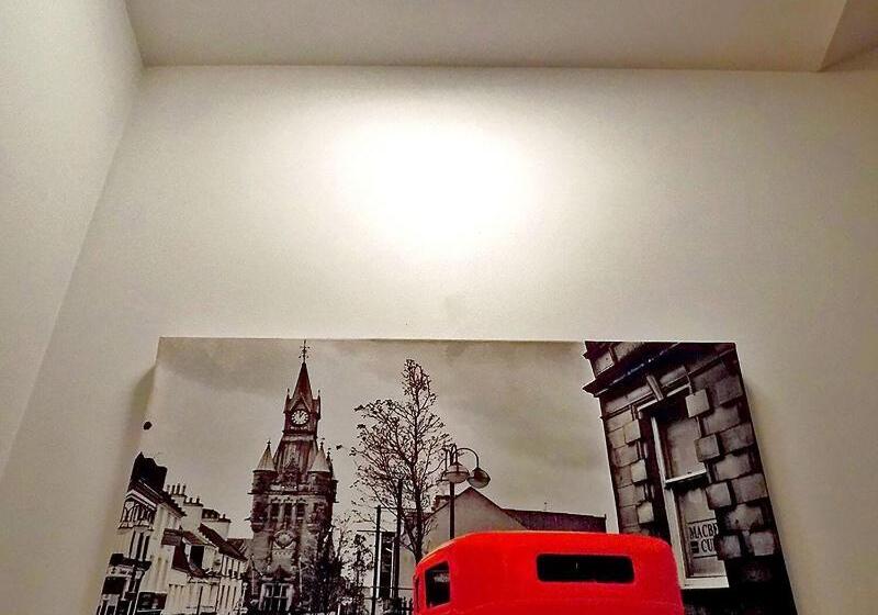 Fly Inn Hotel Lounge