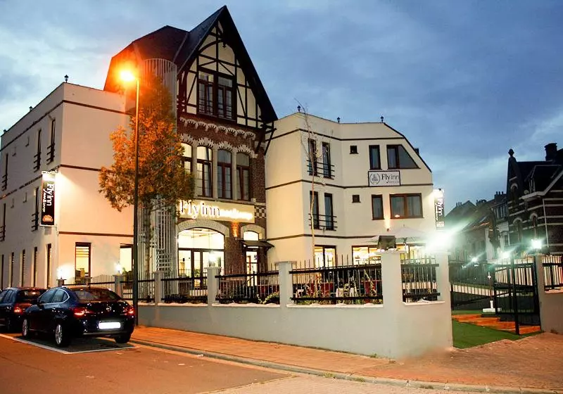 Fly Inn Hotel Lounge