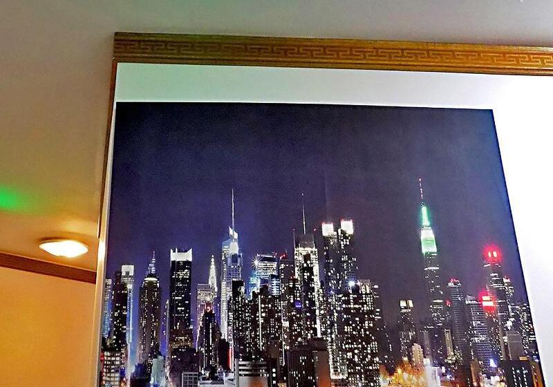 Fly Inn Hotel Lounge