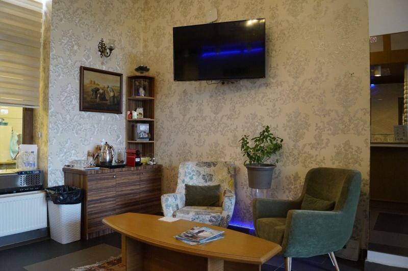 Fly Inn Hotel Lounge