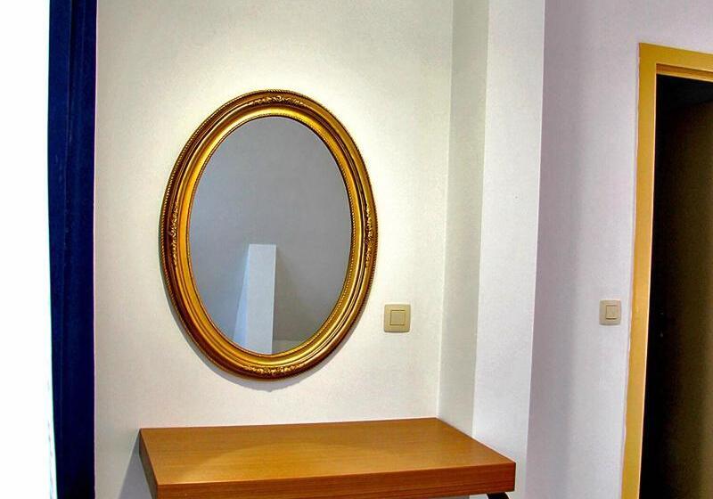 Fly Inn Hotel Lounge