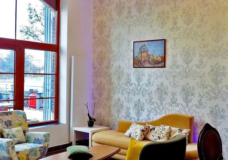 Fly Inn Hotel Lounge