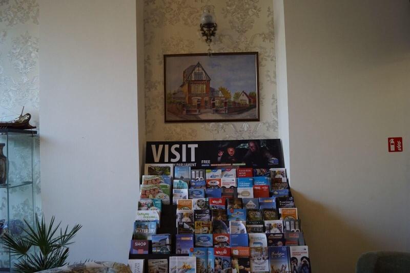 Fly Inn Hotel Lounge