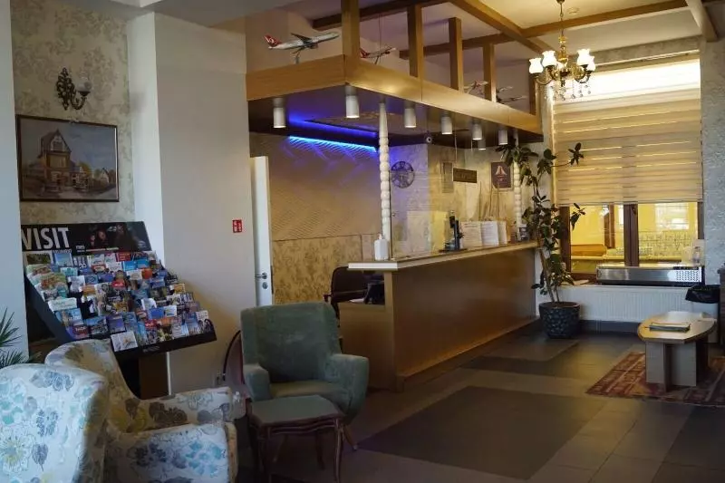 Fly Inn Hotel Lounge