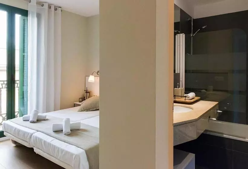 Four Petals Barcelona Boutique Apartments