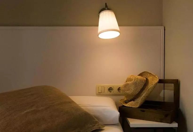Four Petals Barcelona Boutique Apartments