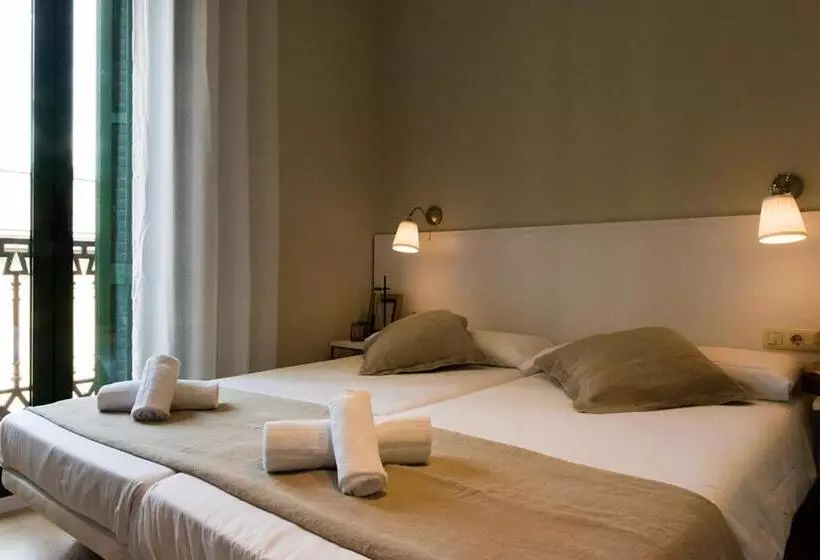 Four Petals Barcelona Boutique Apartments