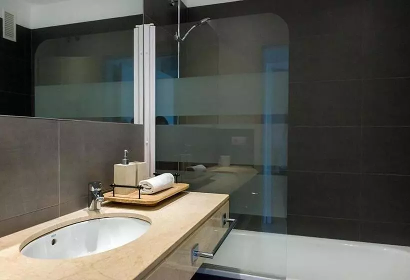 Four Petals Barcelona Boutique Apartments