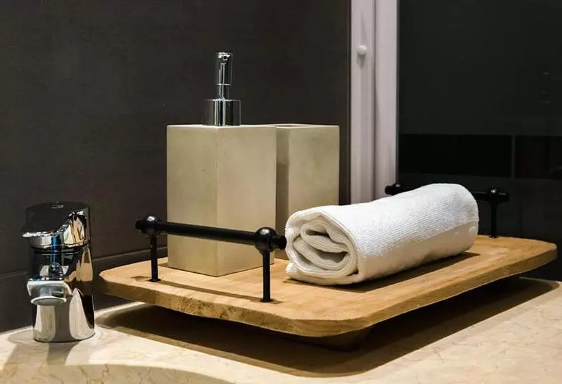 Four Petals Barcelona Boutique Apartments