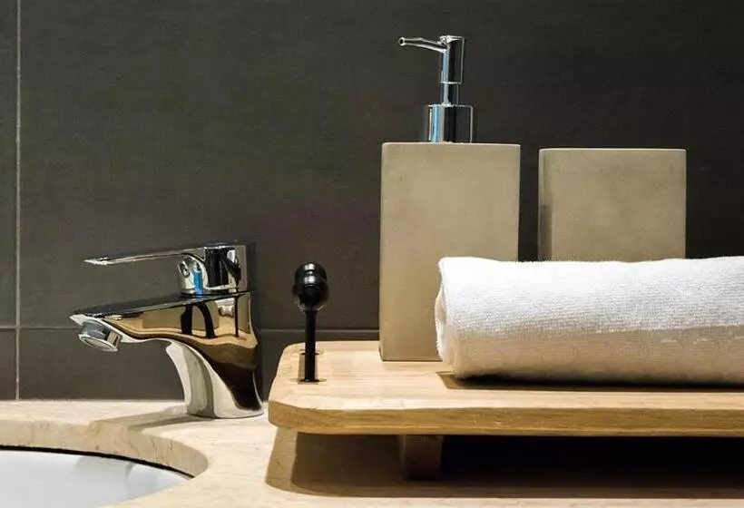 Four Petals Barcelona Boutique Apartments