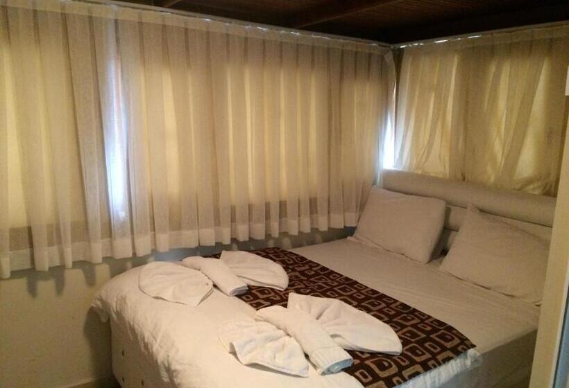 Отель Black Bird Suite