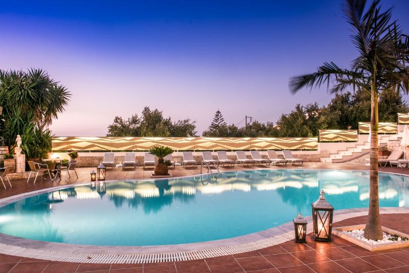 ホテル Diamond Village & Suites