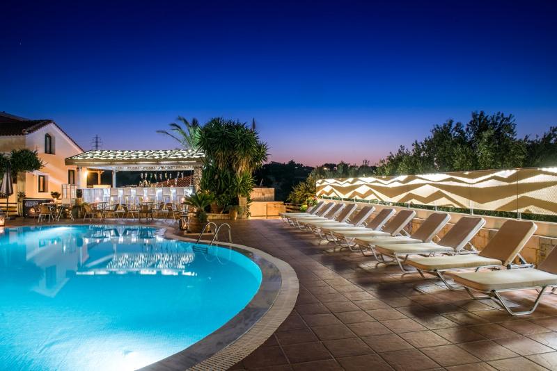 ホテル Diamond Village & Suites