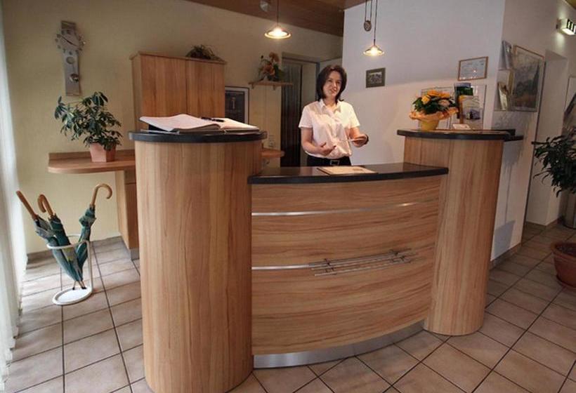 בית מלון כפרי Garni Zur Bergstrasse