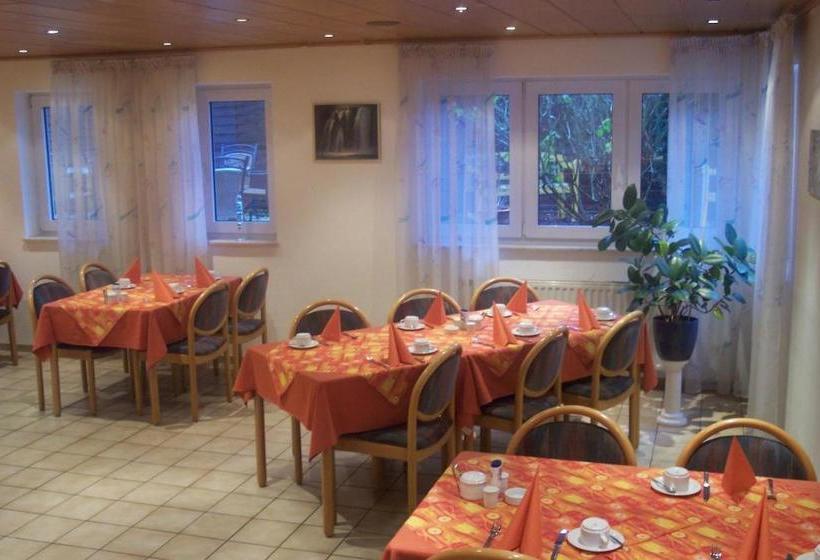 בית מלון כפרי Garni Zur Bergstrasse