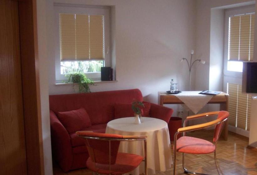 בית מלון כפרי Garni Zur Bergstrasse