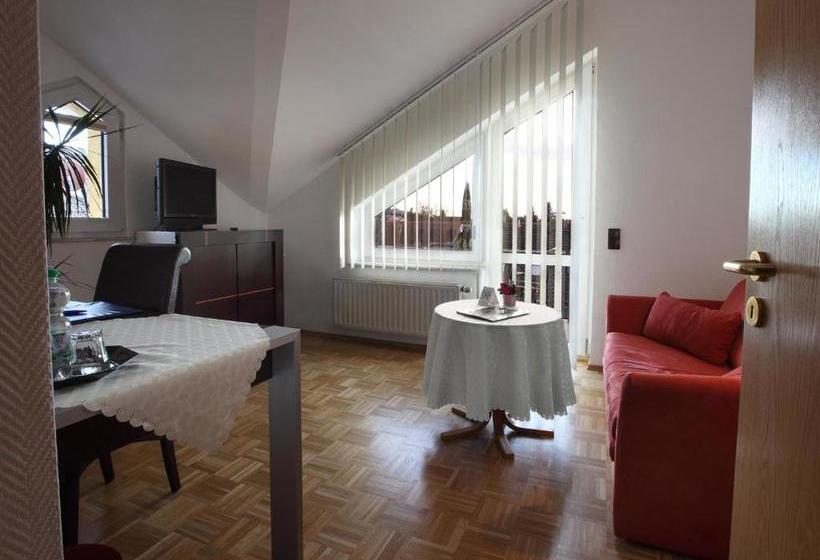 בית מלון כפרי Garni Zur Bergstrasse