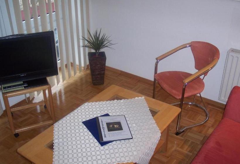 בית מלון כפרי Garni Zur Bergstrasse