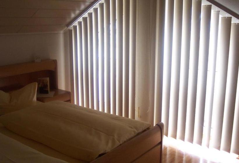 בית מלון כפרי Garni Zur Bergstrasse