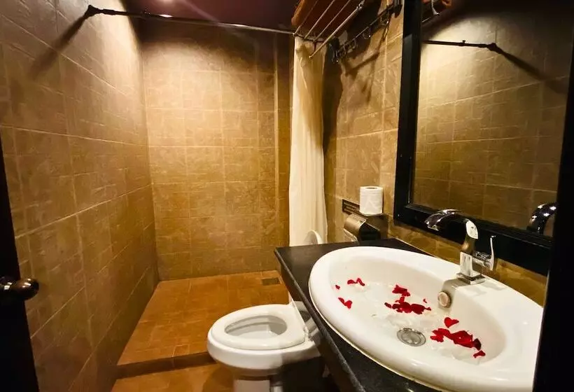 هتل Golden Butterfly Villa