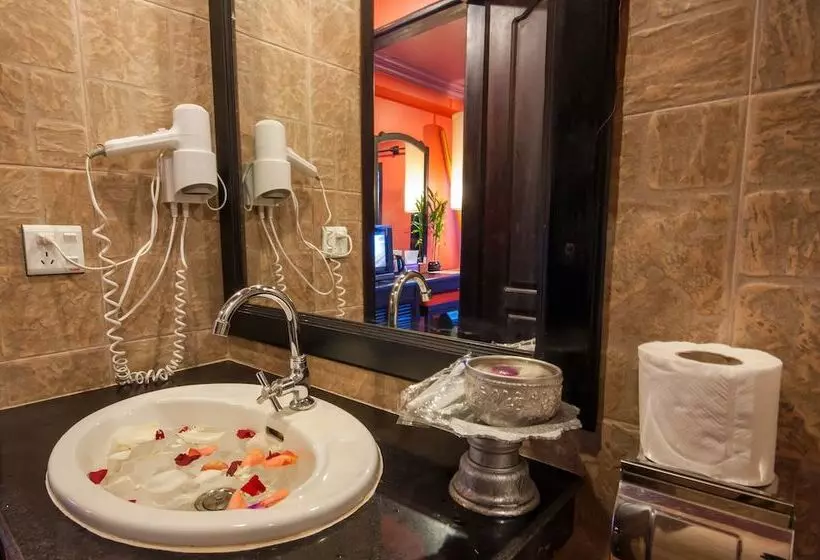 هتل Golden Butterfly Villa