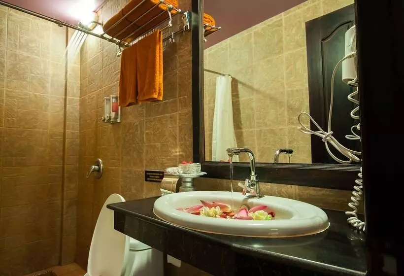 هتل Golden Butterfly Villa