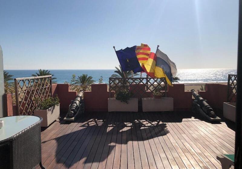 هتل Llar De Capitans