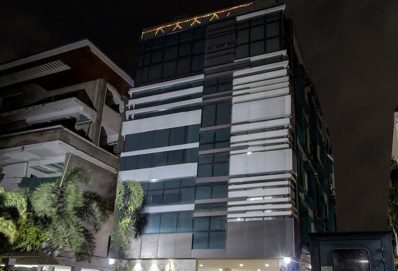 Szálloda Treebo Srico