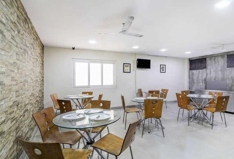 Szálloda Treebo Srico