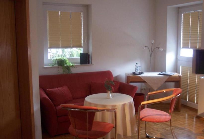 בית מלון כפרי Garni Zur Bergstrasse