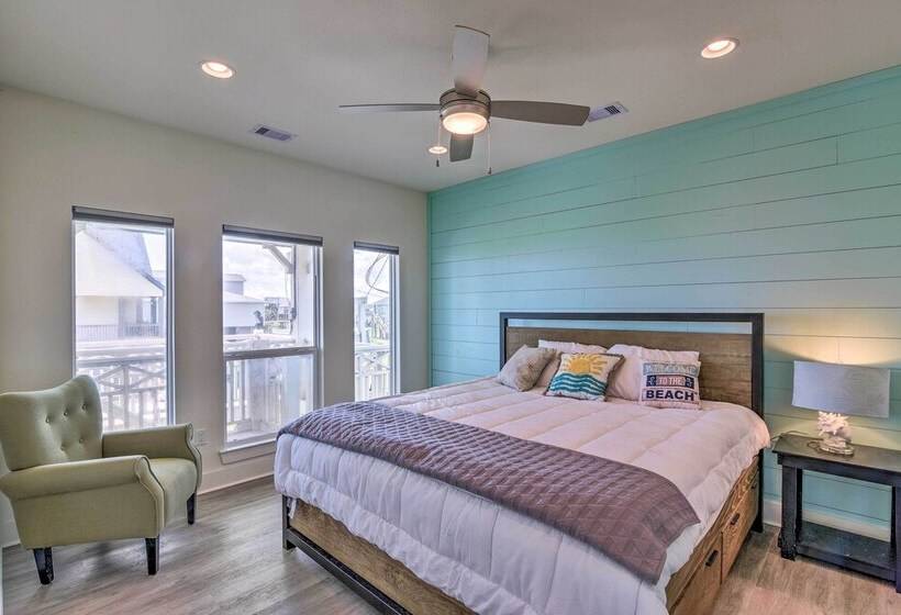 Walk To Ocean: Bright Crystal Beach House W/ Deck!