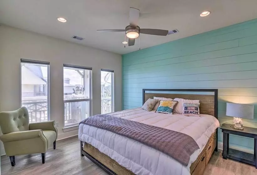 Walk To Ocean: Bright Crystal Beach House W/ Deck!