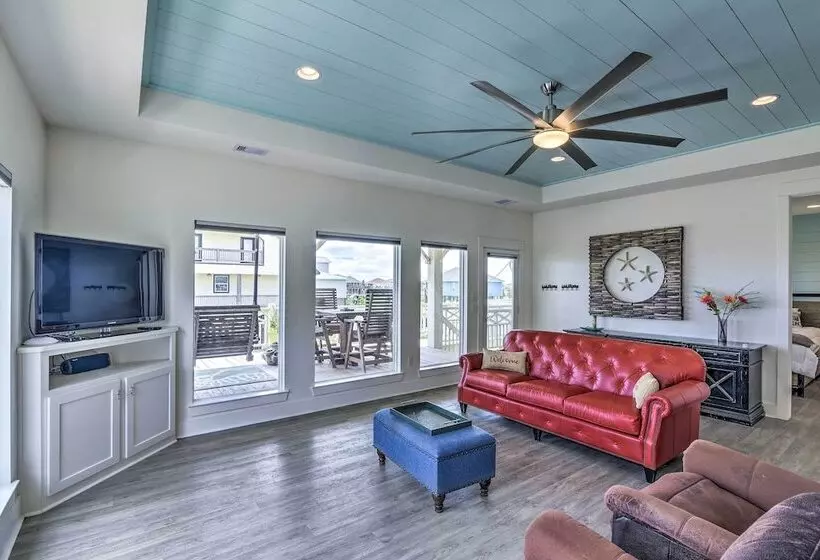 Walk To Ocean: Bright Crystal Beach House W/ Deck!