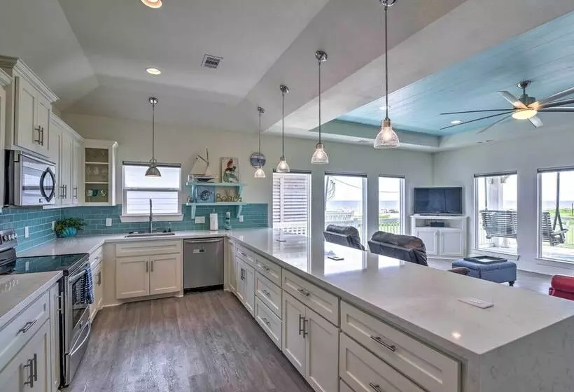 Walk To Ocean: Bright Crystal Beach House W/ Deck!