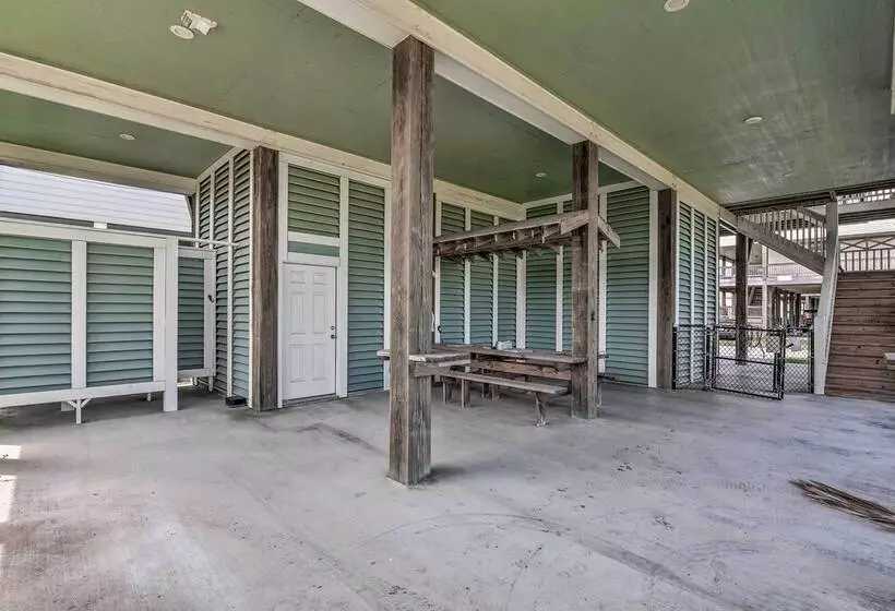 Walk To Ocean: Bright Crystal Beach House W/ Deck!