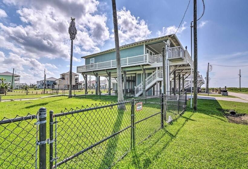 Walk To Ocean: Bright Crystal Beach House W/ Deck!