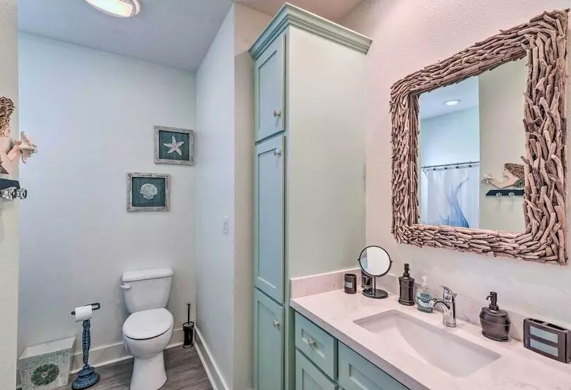 Walk To Ocean: Bright Crystal Beach House W/ Deck!