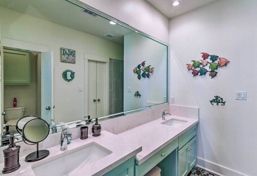 Walk To Ocean: Bright Crystal Beach House W/ Deck!